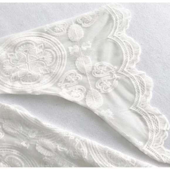 SOLD OUT White Bohemian Scalloped Embroidered Duster Kimono - Picture 8 of 8